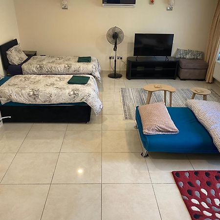 Studio Flat Gants Hill With Free Parking レッドブリッジ エクステリア 写真