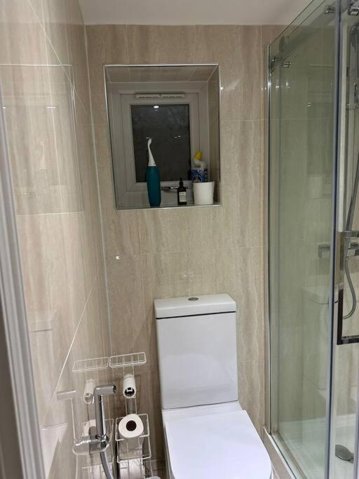 Studio Flat Gants Hill With Free Parking レッドブリッジ エクステリア 写真