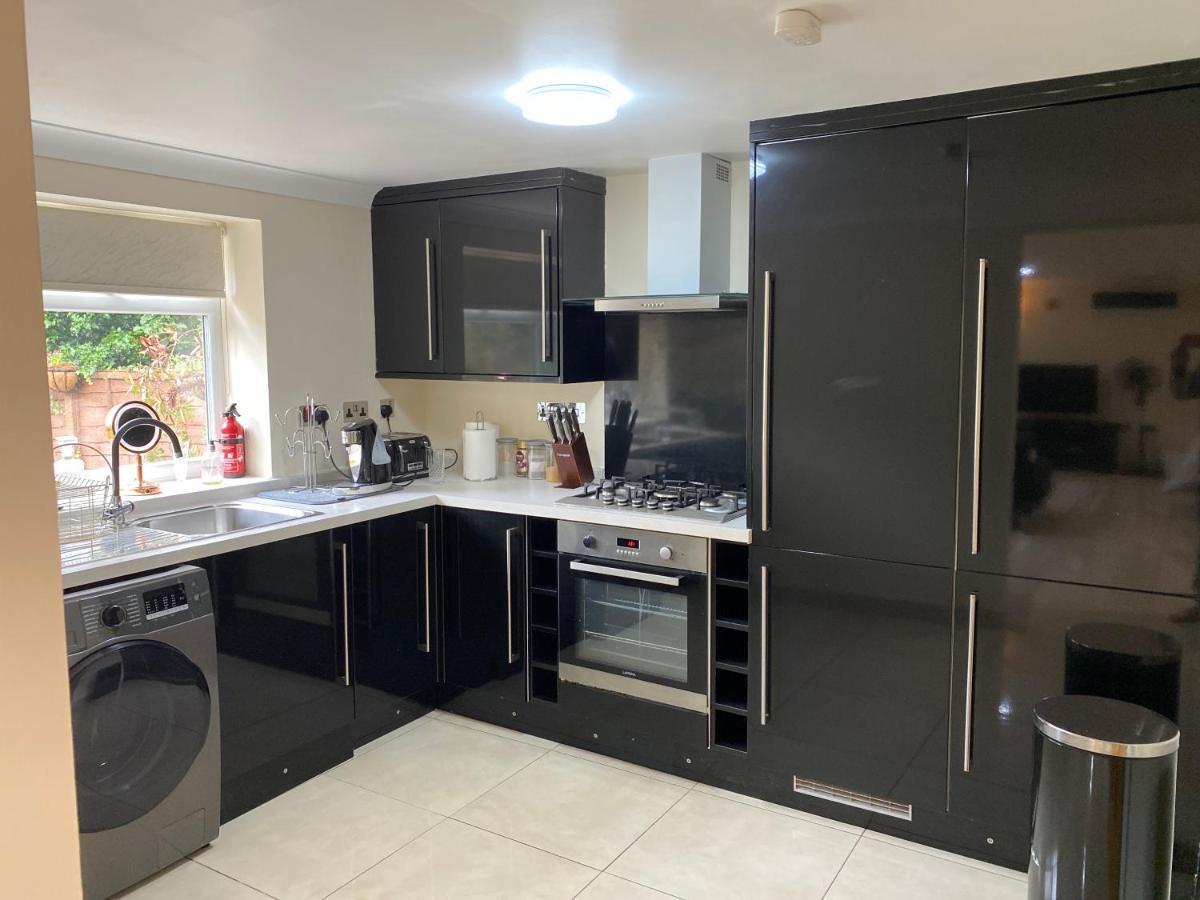 Studio Flat Gants Hill With Free Parking レッドブリッジ エクステリア 写真